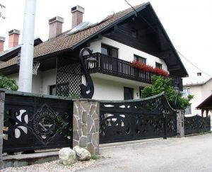 Drsna dvoriščna vrata