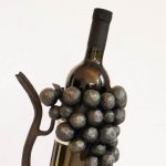Kovano stojalo za vinsko steklenico, buteljko