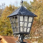 Kovana zunanja stenska svetilka