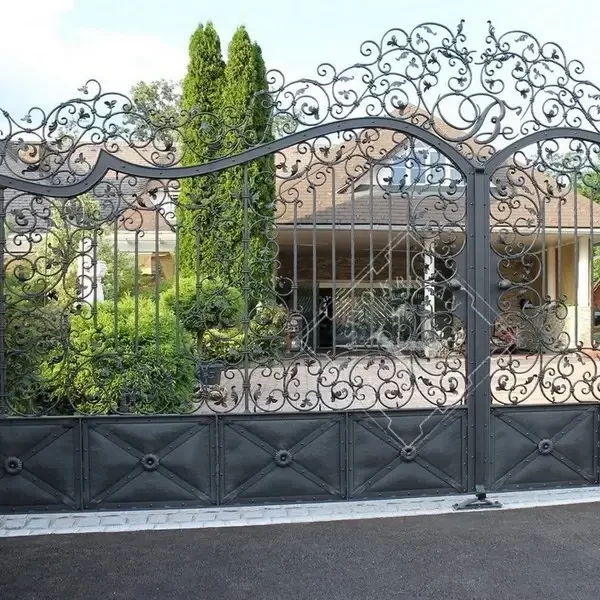 Kovana dvoriščna vrata